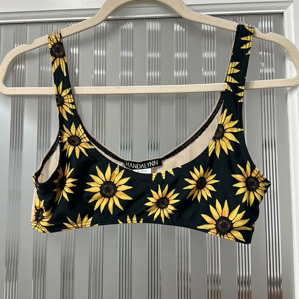 Mandalynn Sunflower Bikini. Size L. Like New (top&bottom)